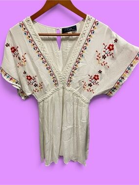 Cute white crinkle embroidered Mexican style dress Y2K